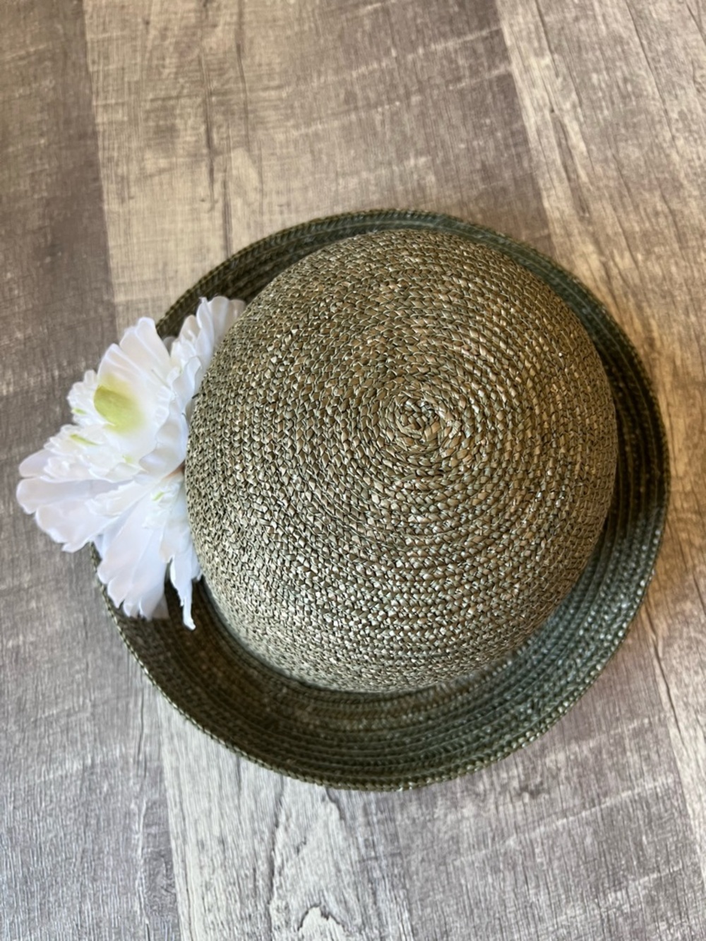 betmar sage green braided straw cloche with white floral tag - Picture 9 of 12